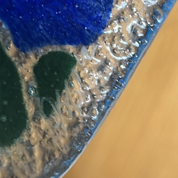 Signed fuzed  glass heart glass dish with lillies by Peggy Karr - Picture 3 of 9